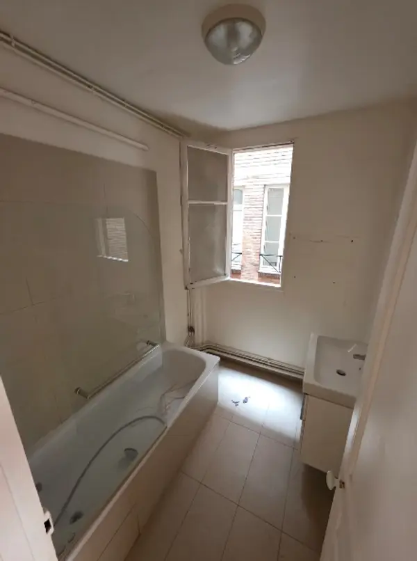 Salle de bain avant l’intervention de Rénov’ASAP